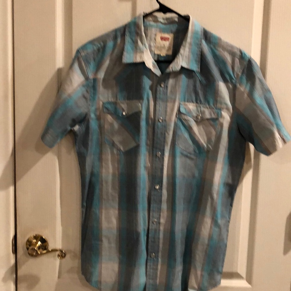 Levi’s and Urban pipeline shirts size M